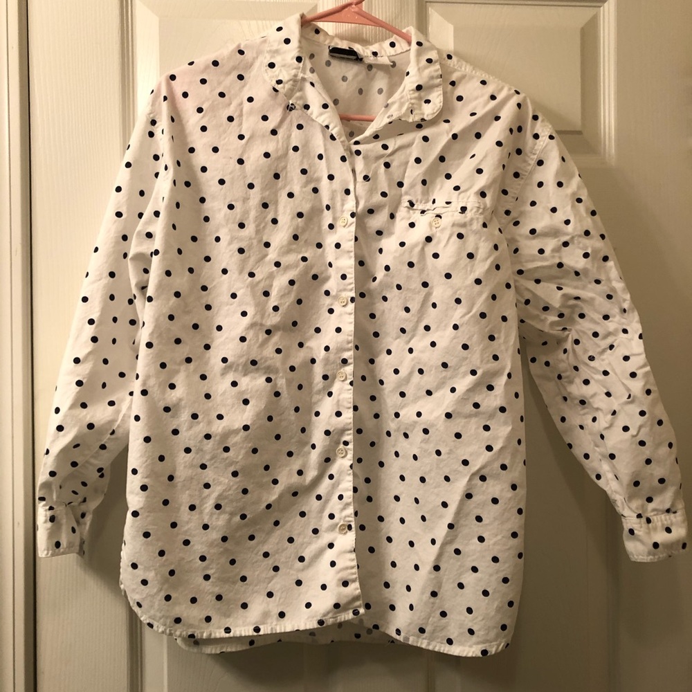 Gorgeous vintage white w/ black polka dot shirt M